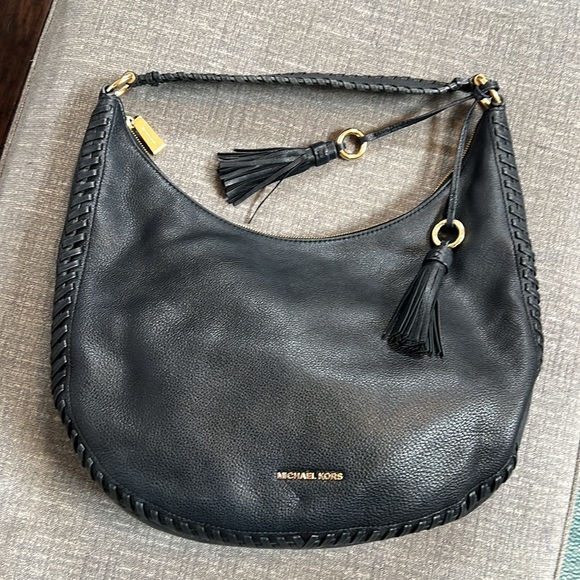 Michael Kors Black Lauryn Leather Shoulder Bag - Picture 4 of 10
